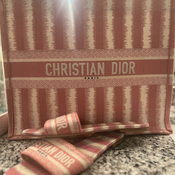 Large Dior pink book tote - Picture 8 of 8